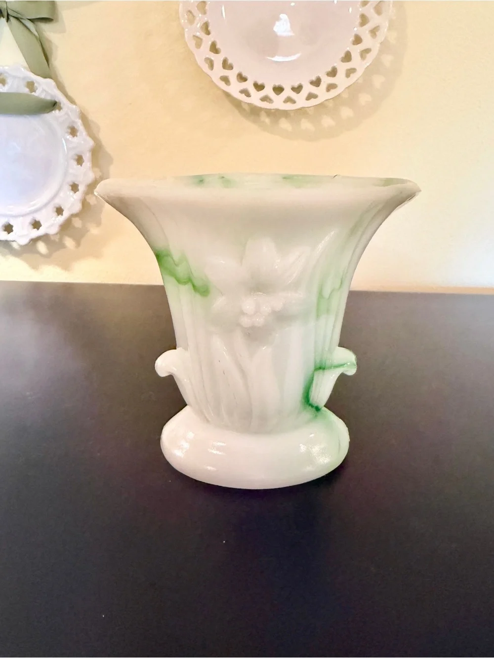 VINTAGE GREEN SLAG GLASS VASE, 1930’S-1940’S.